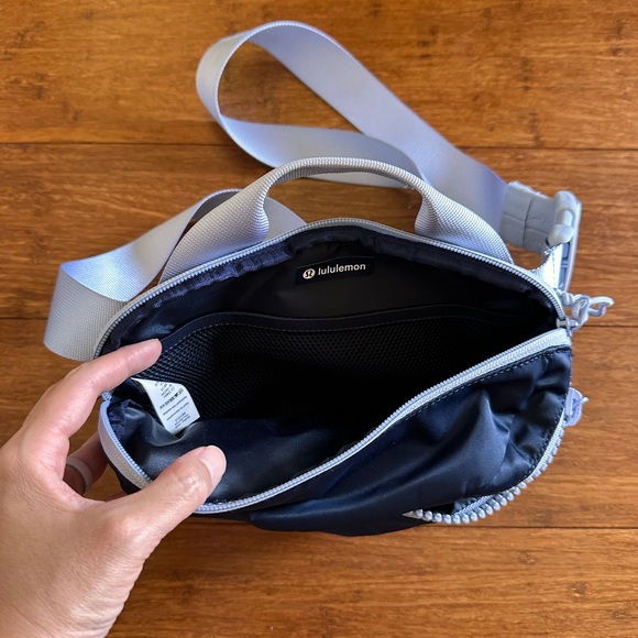 Lululemon All Day Essentials Belt Bag 2.5L - Picture 2 of 3